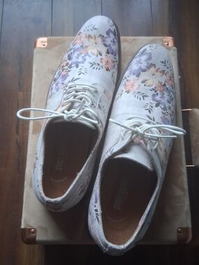 Stacy Adams Floral Canvas Oxfords in White with Purple and Peach Flowers